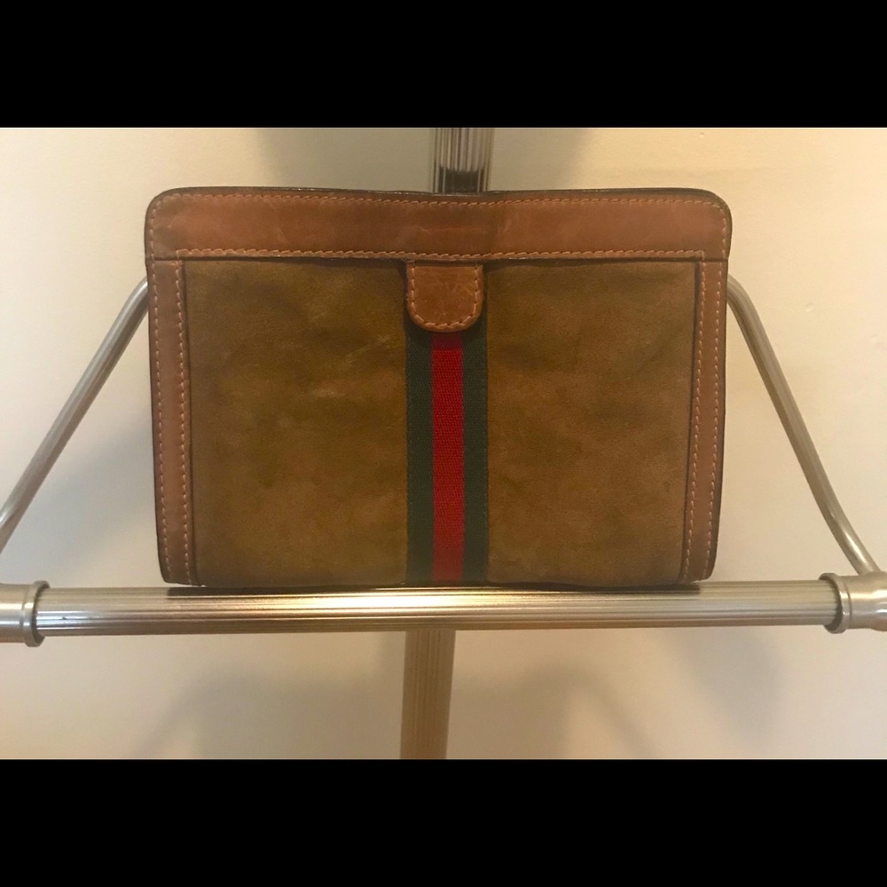 LEATHER CLUTCH BAG - CAMEL 18
Gucci